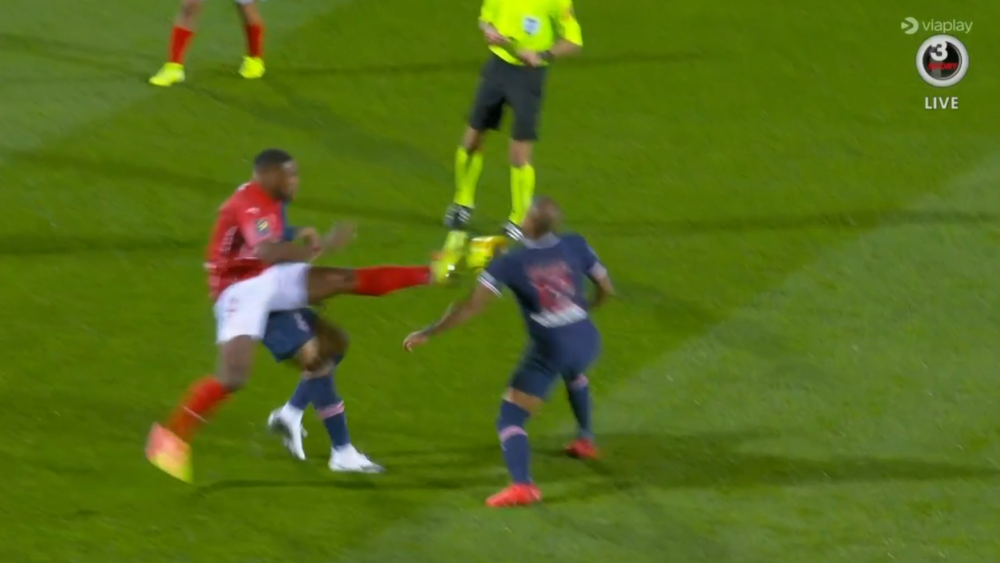 Loick Landre, Nimes, slagter Rafinha, PSG