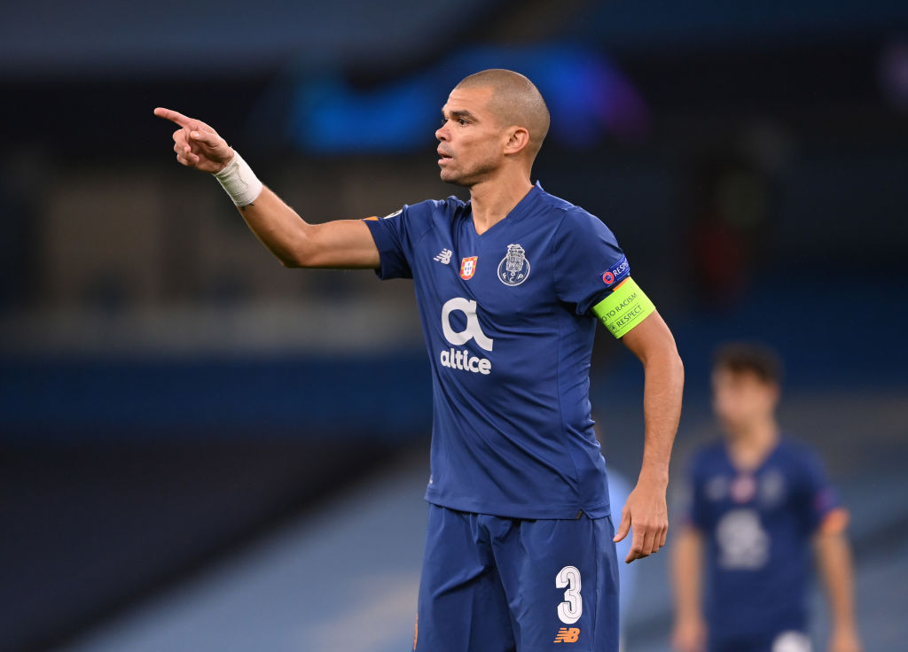 helgen subtraktion Palads Video: Så vild var 38-årige Pepe mod Juventus