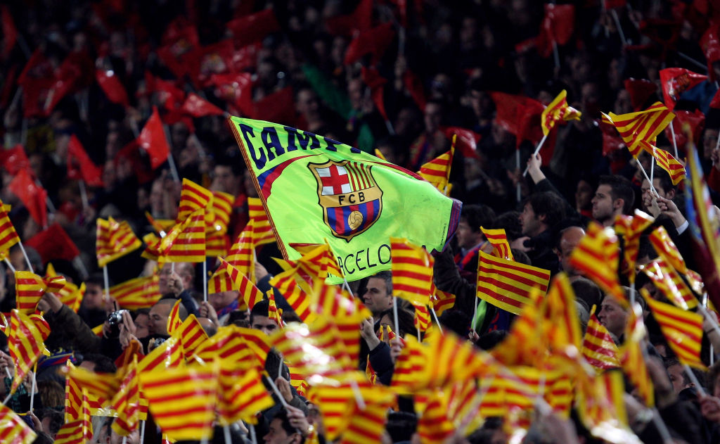 video-barcelona-fans-forstyrrer-psg-spillere-med-fyrv-rkeri