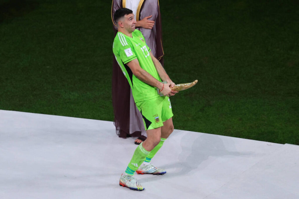 Hugo Lloris Emiliano Martinez made a fool of himself in World Cup final